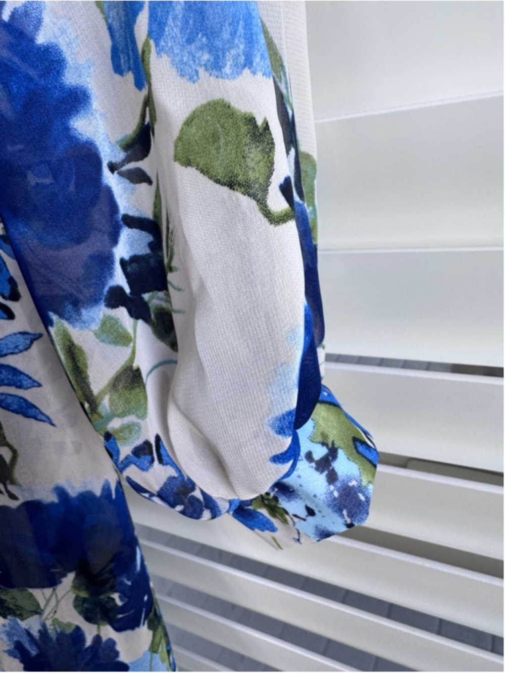 Lulus Maxi Dress White Blue Floral Large - Picture 9 of 11